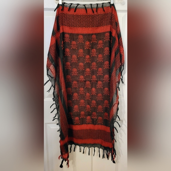 Skull and Crossbones Reversible Scarf With Tassels - Picture 1 of 3